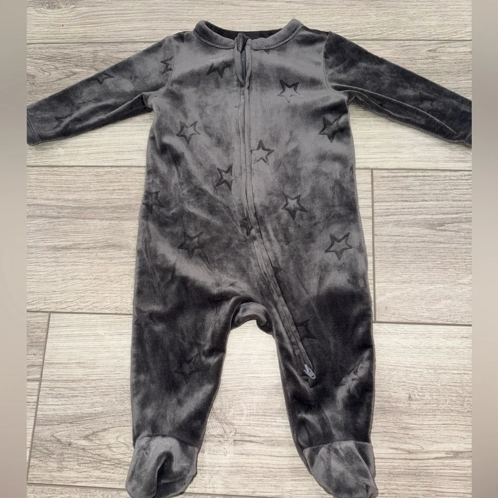 OLD NAVY Gray Star Patterned Velvet Kids One Piece Sleeper Pajama